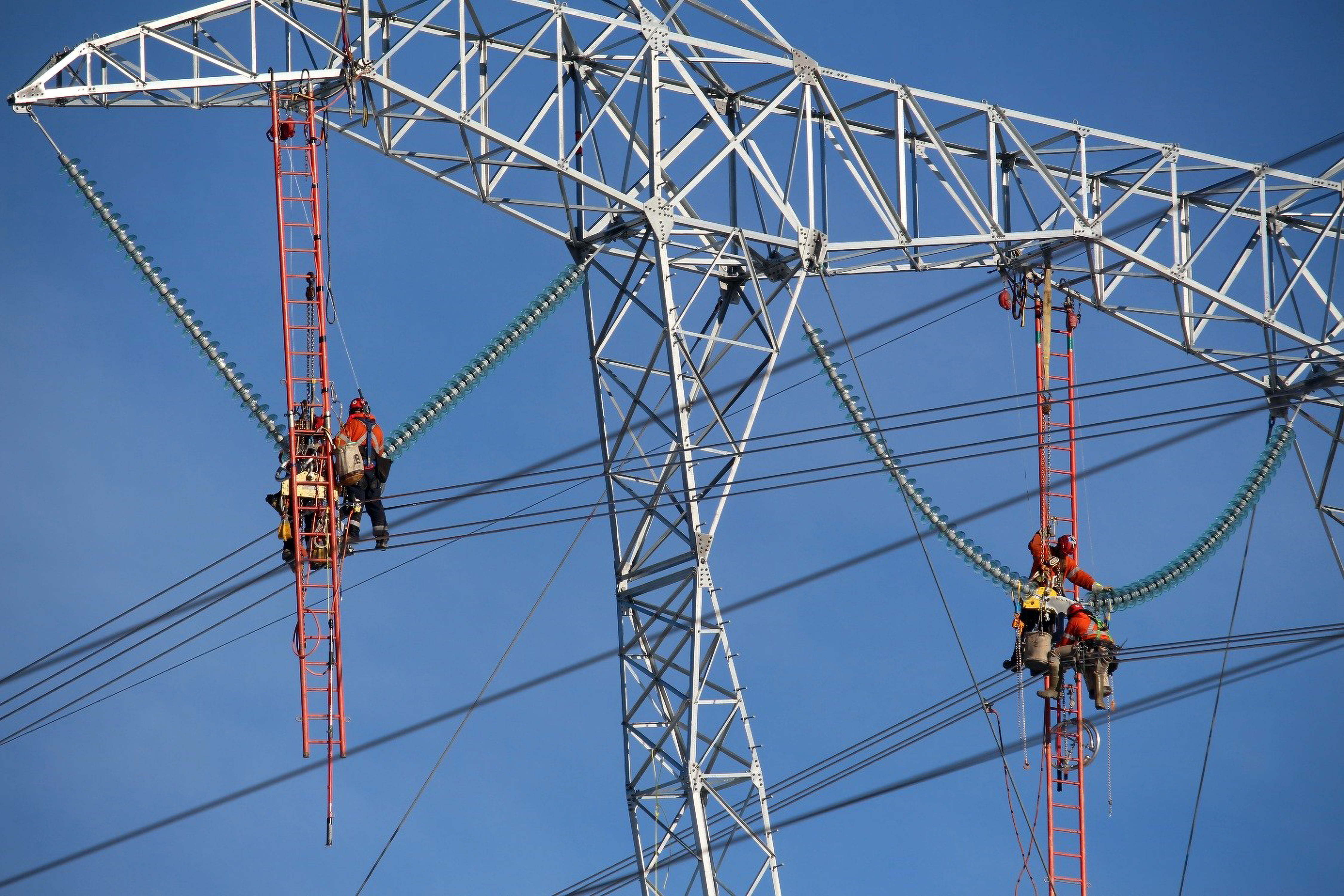 Alberta Powerline Builds Canada s Longest 500 kV AC Transmission Line Alberta Powerline Builds Canada s Longest 500 kV AC Transmission Line